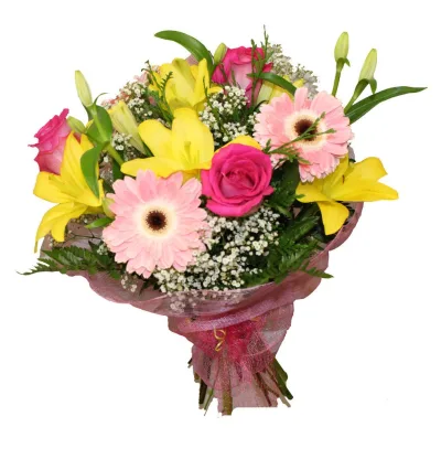 Ramo de lilium amarillo, rosas fucsia y gerberas rosas con paniculata y envoltorio rosa